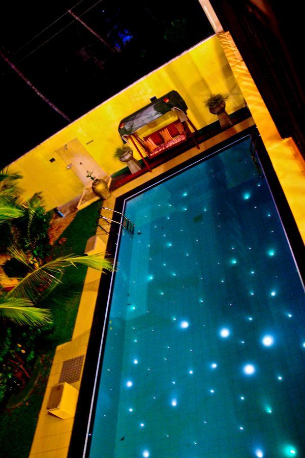 White Palace Hotel กัมปาฮา ภายนอก รูปภาพ