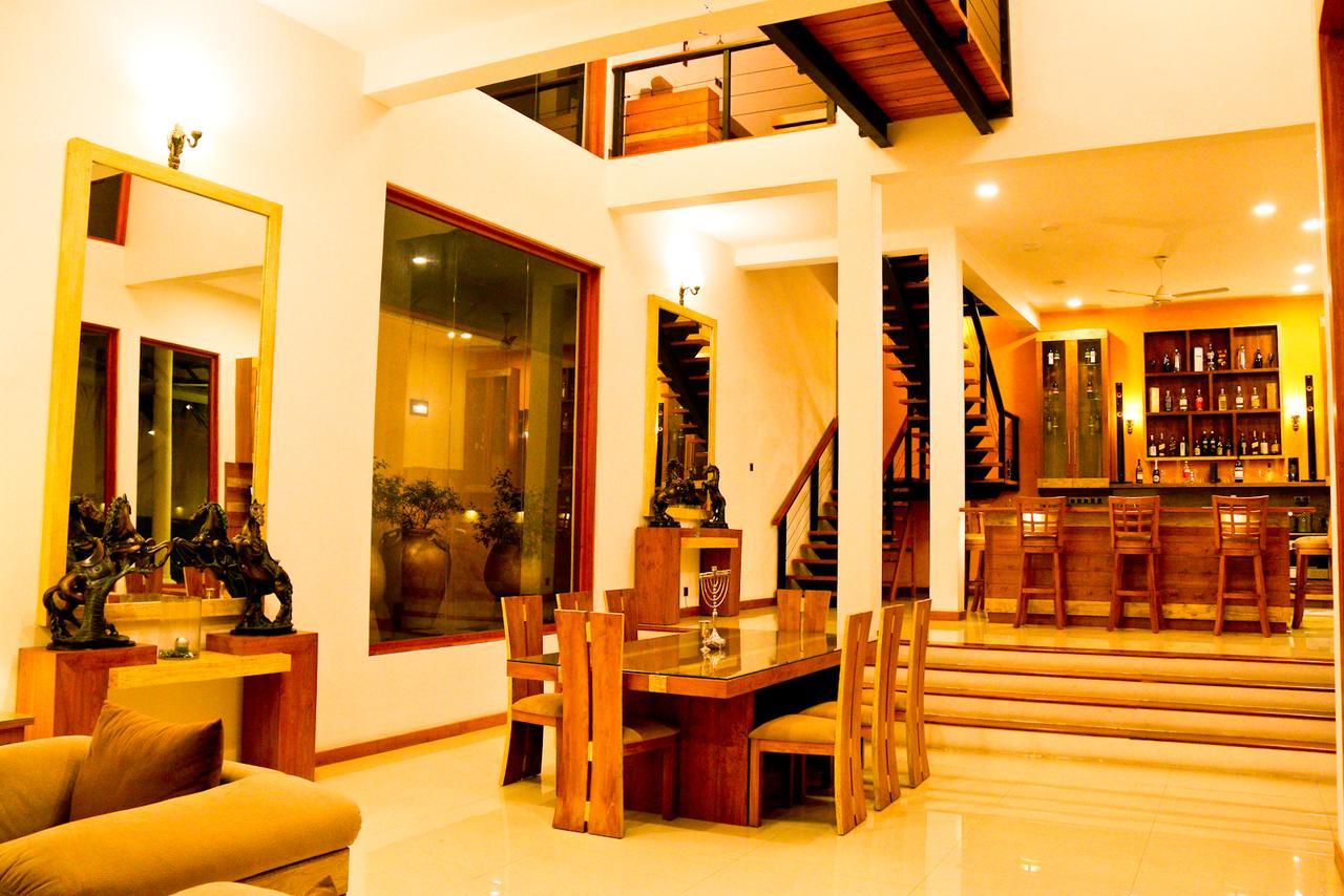 White Palace Hotel กัมปาฮา ภายนอก รูปภาพ